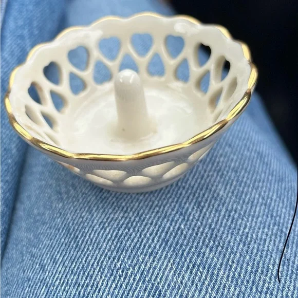 LENOX Cream and Gold Ring Holder - Picture 3 of 3
